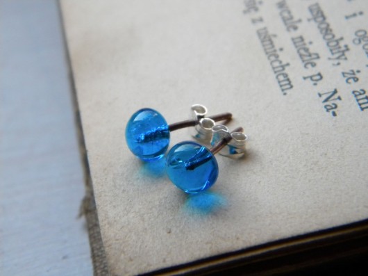 kolczyki wire wrapping mocny błękit -sztyfciki