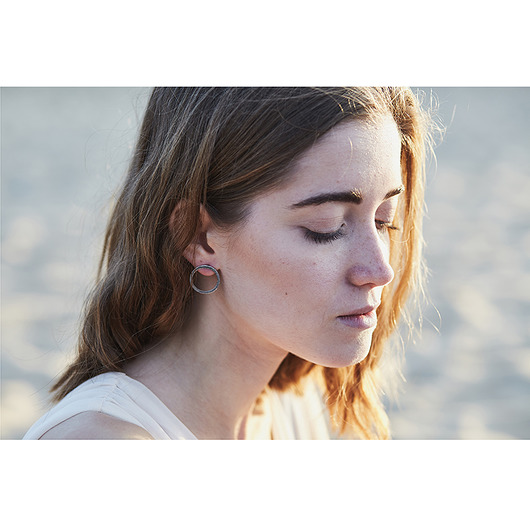 Grafitowe kolczyki złote koła - Simple KOS jewellery