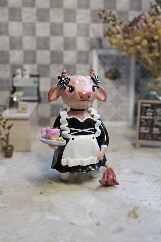 figurki i rzeźby Pokojówka Krówka