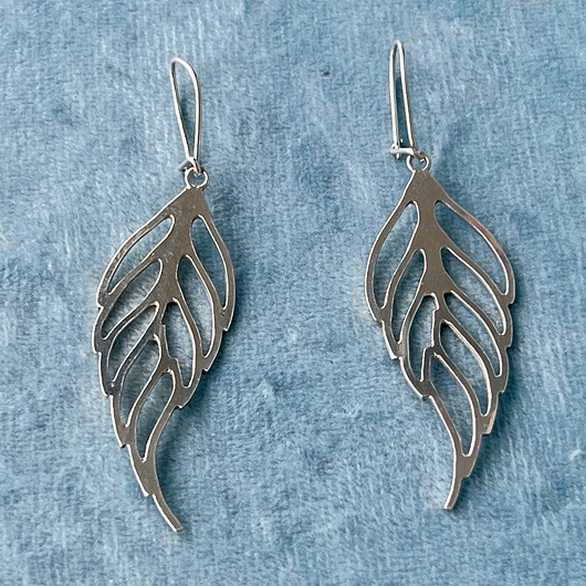 kolczyki pozłacane Długie kolczyki srebrne 925 w kształcie ażurowego listka