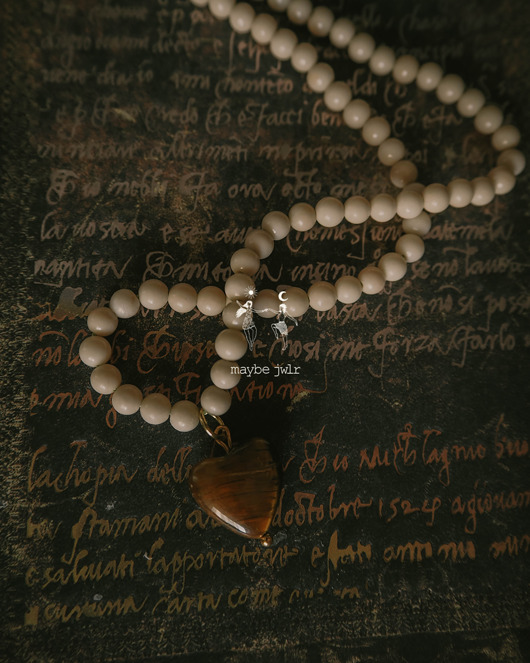 chokery Naszyjnik z jasnych kamieni rzecznych z sercem z tygrysiego oka