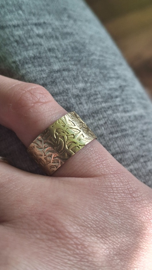 obrączki Rzeźbiona mosiężna obrączka