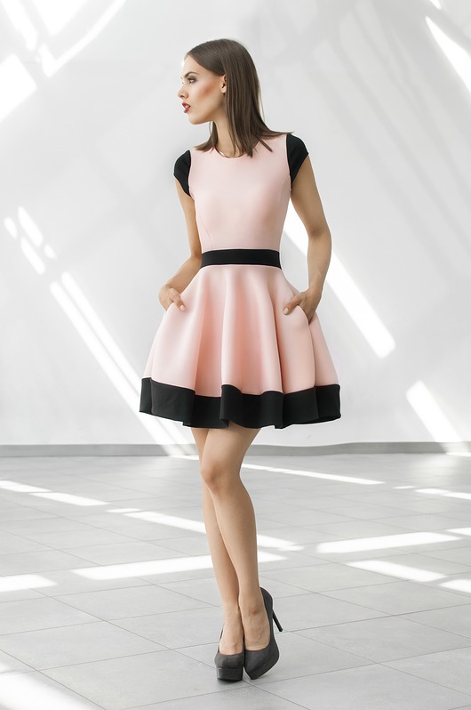 sukienki mini damskie Sukienka rozkloszowana z pianki RZ