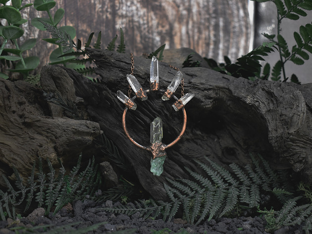 wisiory Miedziany wisiorek amulet z kwarcami
