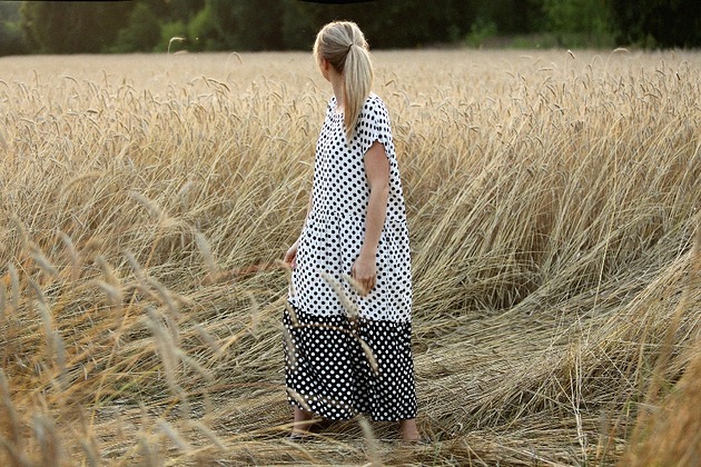 sukienki maxi damskie Lola - Sukienka w grochy
