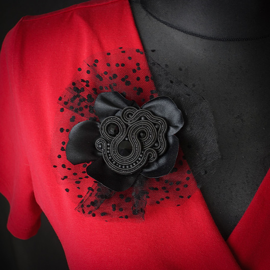 broszki Czarna, elegancka broszka sutasz