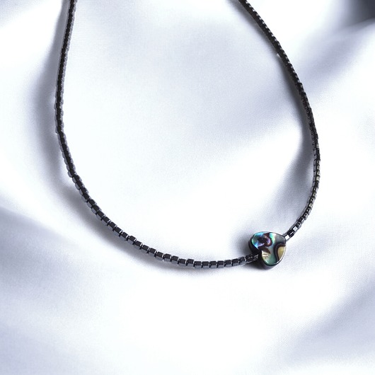 chokery Choker z serduszkiem : muszla PAUA, hematyt grafitowy