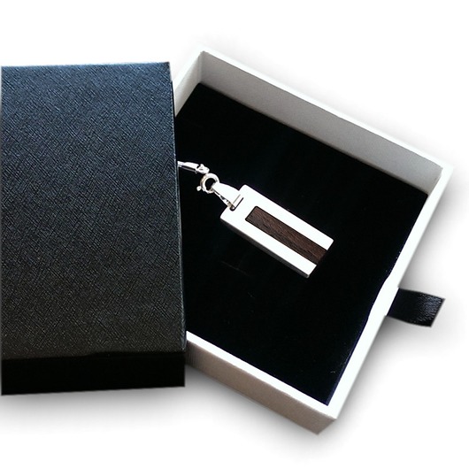 PREZENTY DLA CHŁOPAKA Z GRAWEREM PENDRIVE 32GB ZaNa Design