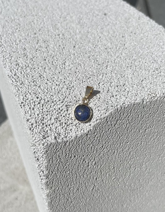 złote naszyjniki Zawieszka lapis lazuli