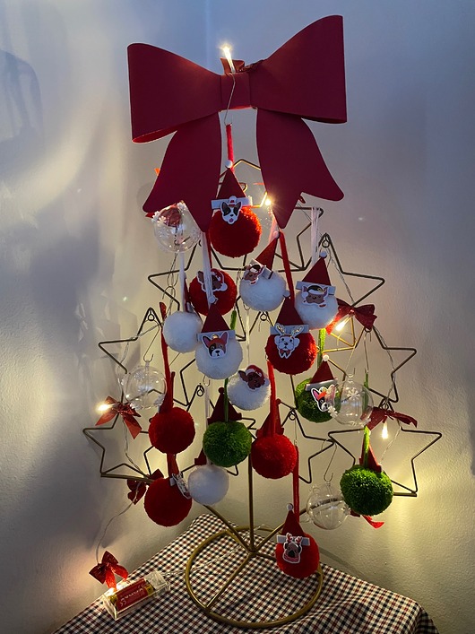 dekoracje świąteczne Choinka z ozdobami