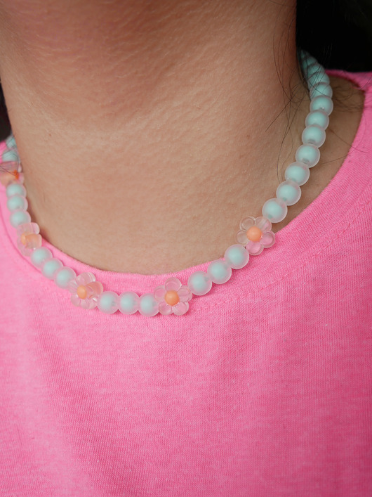 chokery Miętowy naszyjnik choker z koralików KWIATY