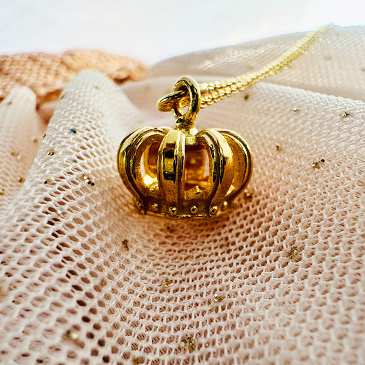 wisiory Naszyjnik z koroną, złota realistyczna korona