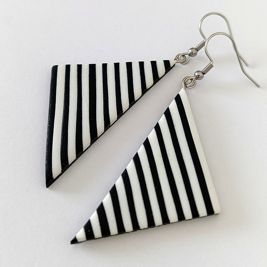 kolczyki z masy plastycznej Kolczyki trójkątne w paski