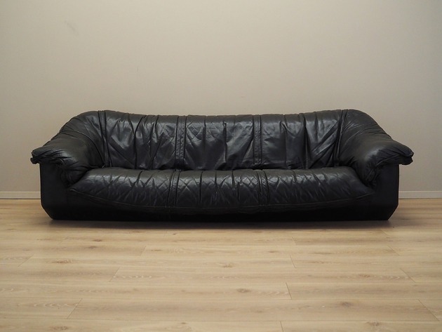 sofy i szezlongi Sofa skórzana czarna, włoski design, lata 60, produkcja: Włochy