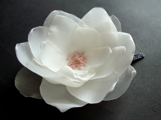 BIAŁA MAGNOLIA_SPINKA SundayRose
