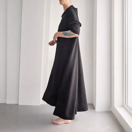 sukienki maxi damskie Czarna sukienka lniana maxi z kapturem i kieszeniami