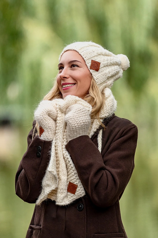 czapki damskie Czapka MERINO Smile Beżowy ecru + podszewka JEDWAB