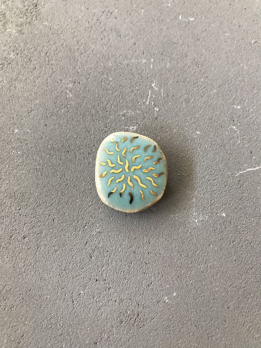 Ceramiczna broszka Okrągła niebieska ELEMTHEBRAND