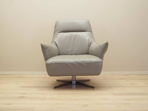 fotele Fotel obrotowy skórzany, włoski design, lata 90, produkcja: Natuzzi