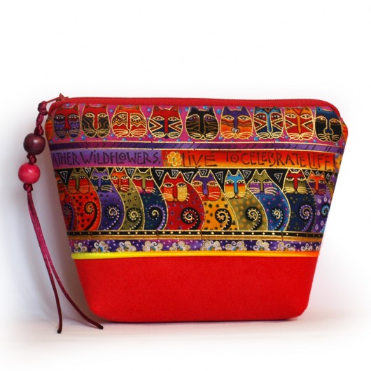 kosmetyczka - koty Laurel Burch - czerwona MOONAXA