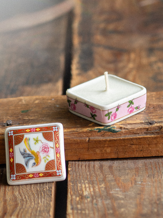 świeczniki i świece Świeca sojowa vintage z Włoch porcelanowe puzderko