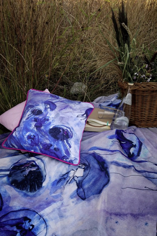 poduszki, poszewki - różne PODUSZKA dekoracyjna w autorski wzór morski akwarelowe MEDUZY