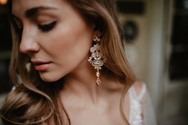 Biżuteria ślubna Kolczyki ślubne Lace Me Long - fuksja i róż