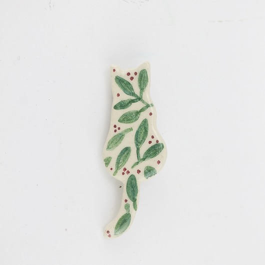 broszki Ceramiczna broszka kot w liście
