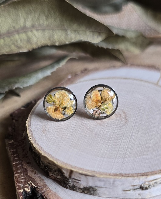 kolczyki z żywicy Wieczne kwiaty żółta gipsówka z kwiatami kolczyki srebrne