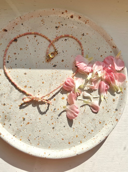 chokery Choker z perłą kokardka