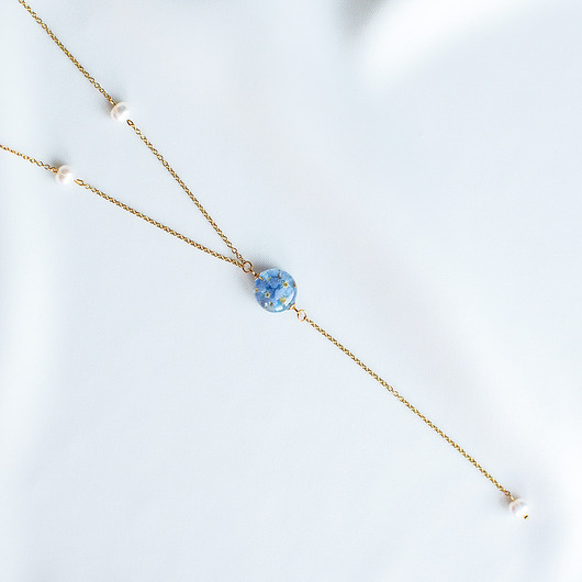 wisiory Wisior-krawat z niezapominajkami i perłami