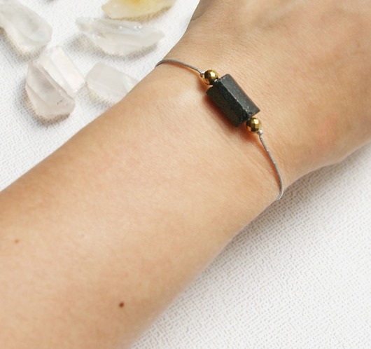 bransoletki z kamieni naturalnych OCHRONNA bransoletka - czarny turmalin - szary sznurek