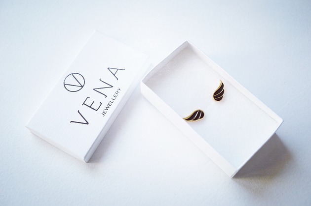 Pozłacane kolczyki skrzydła z czarną emalią VENA Jewellery