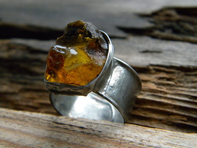 Roman Ancient Ring ;) surowy bursztyn Beata Trotter