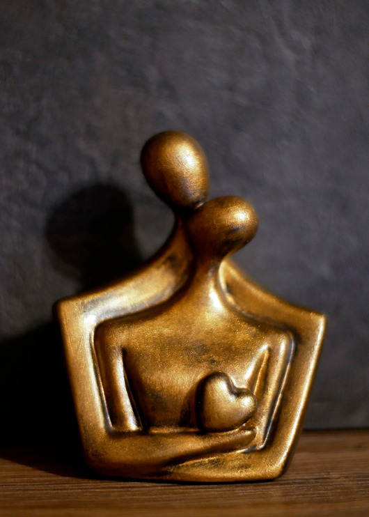 figurki i rzeźby Rzeźba z gipsu, Para Zakochanych, ogniste złoto, wys. 12 cm