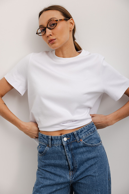 t-shirt damskie Biały bawełniany t-shirt pod szyje