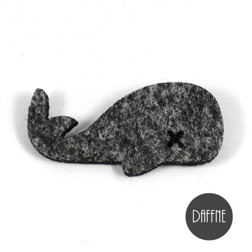 Broszka Gray Felt Whale by Daffne LOVINA PRINTS