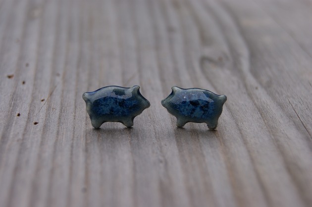 Ceramiczne kolczyki "Niebieskie świnki" Gliniana Koniczynka