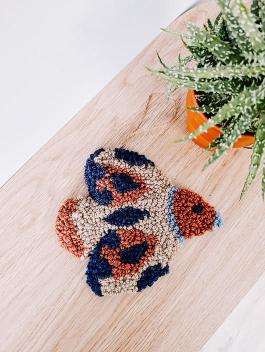 Ozdoby na ścianę Miękka zawieszka ścienna - ptaszek folk granatowy NA ZAMÓWIENIE