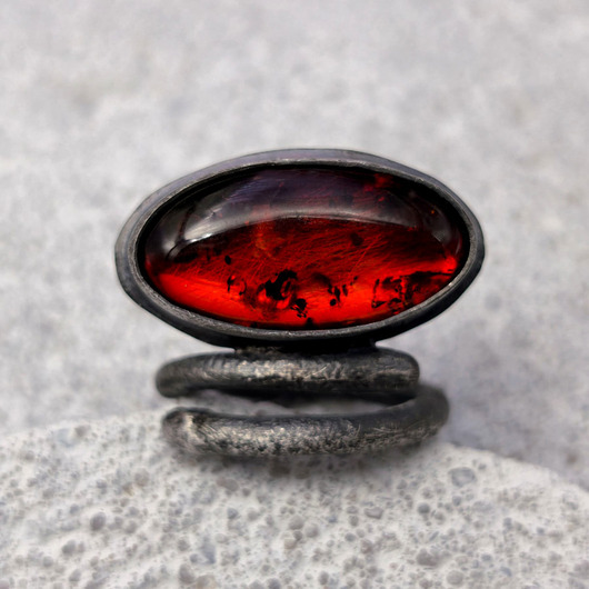 pierścionki srebrne Bursztyn koniakowy - pierścień regulowany