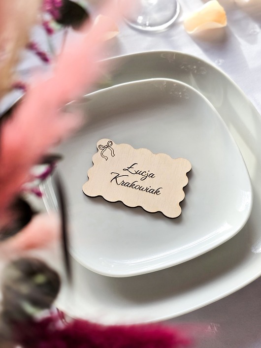 dodatki ślubne Falowana winietka ślubna z grawerem - kokardka no.1