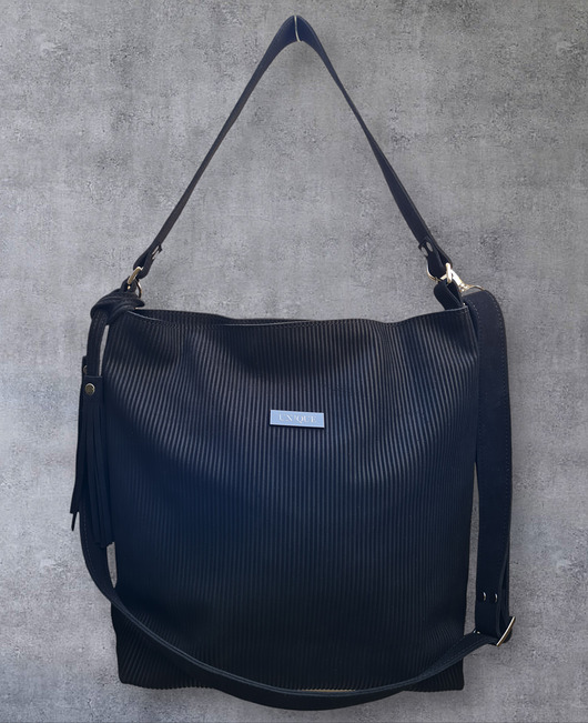 torby na ramię Zamszowa Shopper czarna. Duża torebka worek z frędzlami