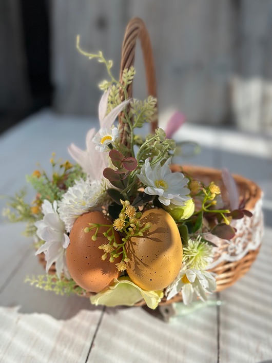 koszyki wielkanocne Wielkanocny koszyczek na święconkę, koszyczek z dekoracją