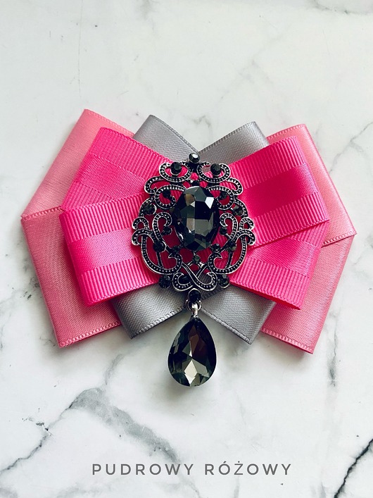 broszki Brosza z szarą kryształową ozdobą NEW