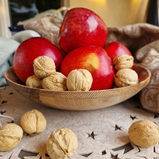 talerze, miski Delikatna, cienka miska z orzecha europejskiego