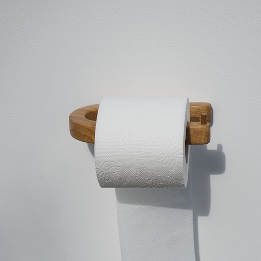 dodatki - łazienka - różne Drewniany uchwyt na papier toaletowy