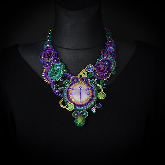 kolie Naszyjnik Soutache z fioletową ważką
