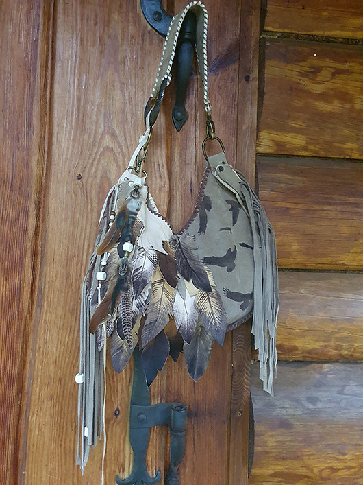 torby na ramię Duża skórzana torba boho, pióra i długie frędzle