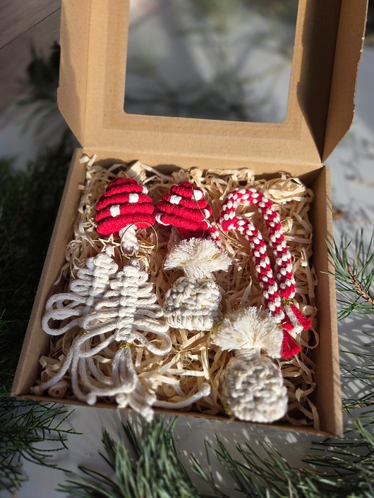 ozdoby choinkowe Zawieszki na choinkę makrama bombki na prezent