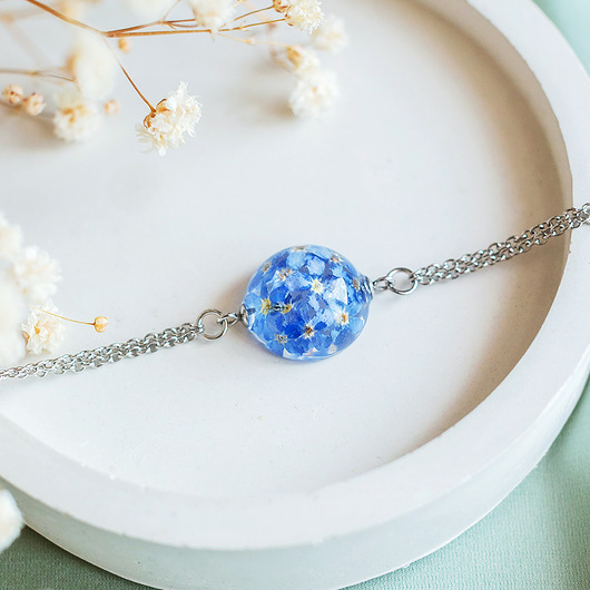 bransoletki z żywicy Bransoletka z niezapominajkami